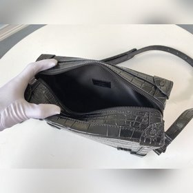 LV Модель M44478 Сумка SOFT TRUNK из кожи с крокодиловым узором 