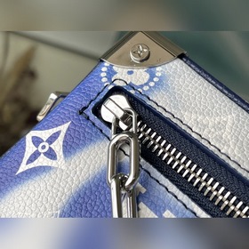 LV Артикул： M20557 Сумка-бокс через плечо Этот авангардный аксес