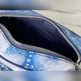 LV Артикул： M20557 Сумка-бокс через плечо Этот ультрасовременный