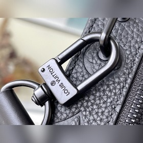 LV Артикул： M59163 Сумка из кожи Эта сумка изготовлена из кожи 