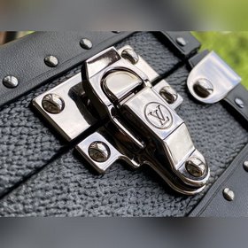 LV Артикул： M44157 Черный с цветочным узором Сумка-коробка Если