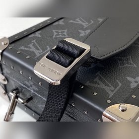 LV Артикул： M44157 Черный с цветочным узором Сумка-коробка Если
