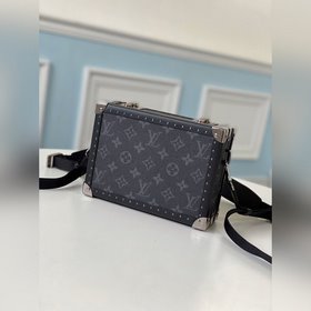 LV Артикул： M44157 Черный с цветочным узором Сумка-коробка Если