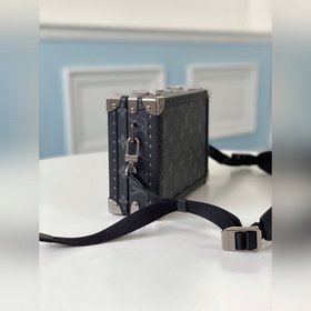 LV Артикул： M44157 Черный с цветочным узором Сумка-коробка Если