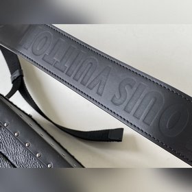 LV Артикул： M44157 Черный с цветочным узором Сумка-коробка Если