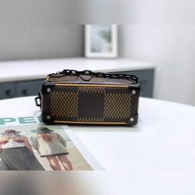 LV Артикул： N60394 Кофейный MINI SOFT TRUNK с цепочкой Сумка на ц