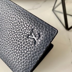M58808 Синий кожаный кошелек с текстурой личи. Этот кошелек Pocke