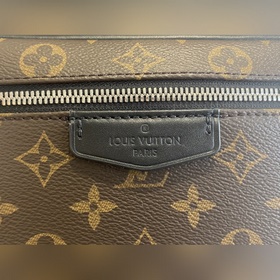 M40349 Рюкзак Josh из ткани Monogram Macassar отличается лаконичн