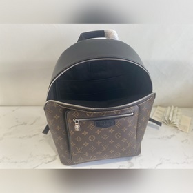 M40349 Рюкзак Josh из ткани Monogram Macassar отличается лаконичн