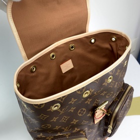 M40107 Этот рюкзак из ткани Monogram получил название Bosphore в 