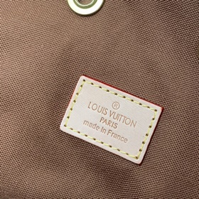 M40107 Этот рюкзак из ткани Monogram получил название Bosphore в 