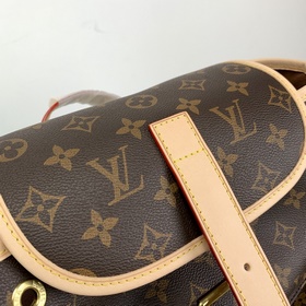 M40107 Этот рюкзак из ткани Monogram получил название Bosphore в 