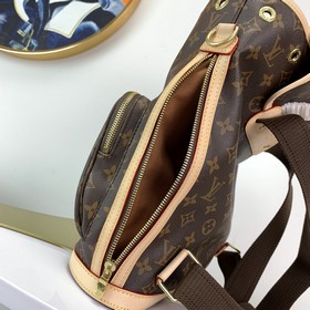 M40107 Этот рюкзак из ткани Monogram получил название Bosphore в 