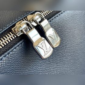 Рюкзак M30359 Discovery темно-синего цвета украшен тисненым логот