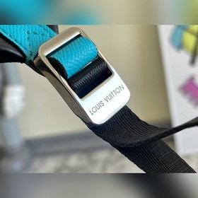 Рюкзак M30359 Discovery темно-синего цвета украшен тисненым логот