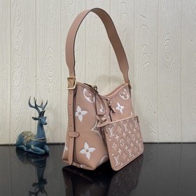 Новая модель M46298 CarryAll в розовом цвете. Компактная сумка из