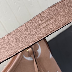Новая модель M46298 CarryAll в розовом цвете. Компактная сумка из