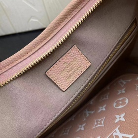 Новая модель M46298 CarryAll в розовом цвете. Компактная сумка из