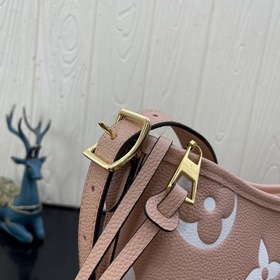 Новая модель M46298 CarryAll в розовом цвете. Компактная сумка из