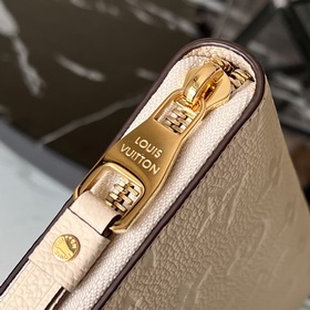 M64089 Молочно-белый! Классический кошелек в новом исполнении! До