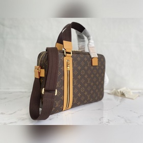 M40043 Деловая сумка SAC BOSPHORE очень практична, может крепитьс