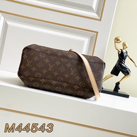 M44543RIVOLI BB Сумка Rivoli BB выполнена из ткани Monogram с акц