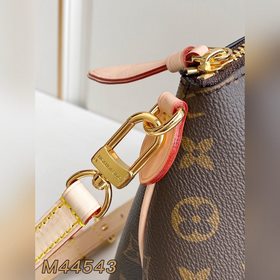 M44543RIVOLI BB Сумка Rivoli BB выполнена из ткани Monogram с акц