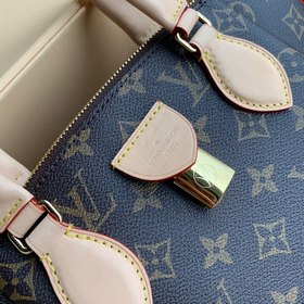 Сумка Rivoli BB-M44543 выполнена из ткани Monogram с акцентом на 