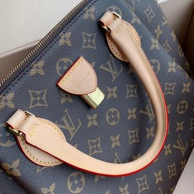Средняя сумка Rivoli M44546 с акцентом на Monogram-канаве, котора