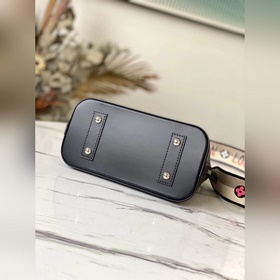 Новая модель сумки «Ракушка»  Сумка Alma BB M40302 Черный Сумка 