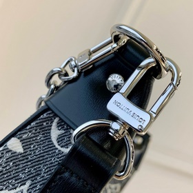 Новейшая модель, беспошлинная M21752. Эта сумка Loop Small из нов