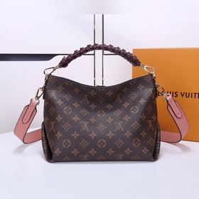 Мини-сумка Beaubourg Hobo с четкими линиямиз ткани Monogram и пле
