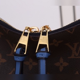 Мини-сумка Beaubourg Hobo с четкими линиямиз ткани Monogram и пле