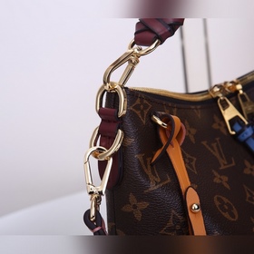 Мини-сумка Beaubourg Hobo с четкими линиямиз ткани Monogram и пле