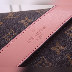 Мини-сумка Beaubourg Hobo с четкими линиямиз ткани Monogram и пле