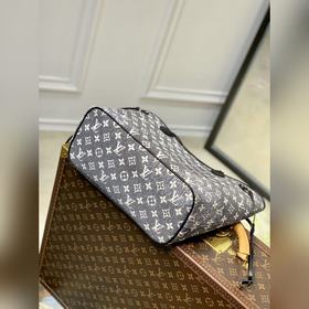 Новейшая модель, беспошлинная M21465. Эта сумка Neverfull среднег