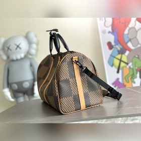 M40360 Этот KEEPALL, созданный в рамках коллаборации, сохраняет к