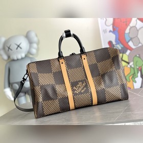 M40360 Этот KEEPALL, созданный в рамках коллаборации, сохраняет к