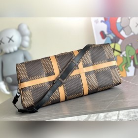 M40360 Этот KEEPALL, созданный в рамках коллаборации, сохраняет к