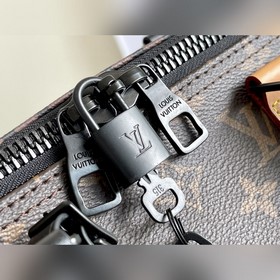 M40360 Этот KEEPALL, созданный в рамках коллаборации, сохраняет к