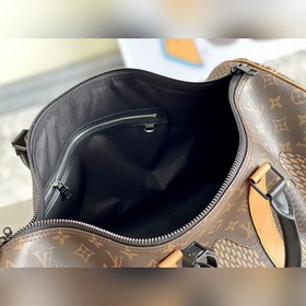 M40360 Этот KEEPALL, созданный в рамках коллаборации, сохраняет к