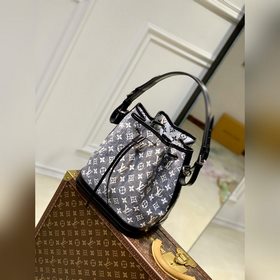 Новейшая модель, беспошлинная M21406. Сумка Petit Noé из джинсово