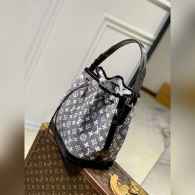 Новейшая модель, беспошлинная M21406. Сумка Petit Noé из джинсово