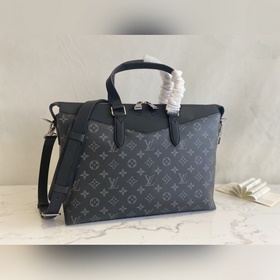 M40566 Серия портфелей « » Эта серия создана основе самой классич