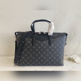 M40566 Серия портфелей « » Эта серия создана основе самой классич