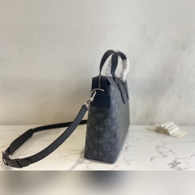 M40566 Серия портфелей « » Эта серия создана основе самой классич