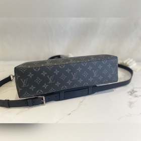 M40566 Серия портфелей « » Эта серия создана основе самой классич