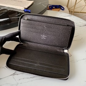 N60111 Black Zippy Organizer — кошелек на молнии, изготовленный и