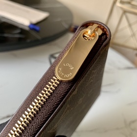 M62581 Zippy Organizer с замком-монетодержателем, изготовленный и