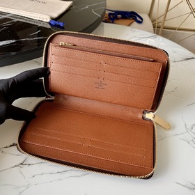 M62581 Zippy Organizer с замком-монетодержателем, изготовленный и